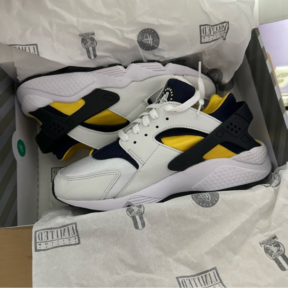Nike Men's White Navy Yellow Athletic Sneakers